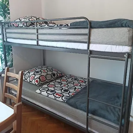 Rum i privatbostad Hostel Home *