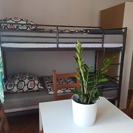 Hostel Home בית אירוח