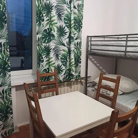Hostel Home בית אירוח *